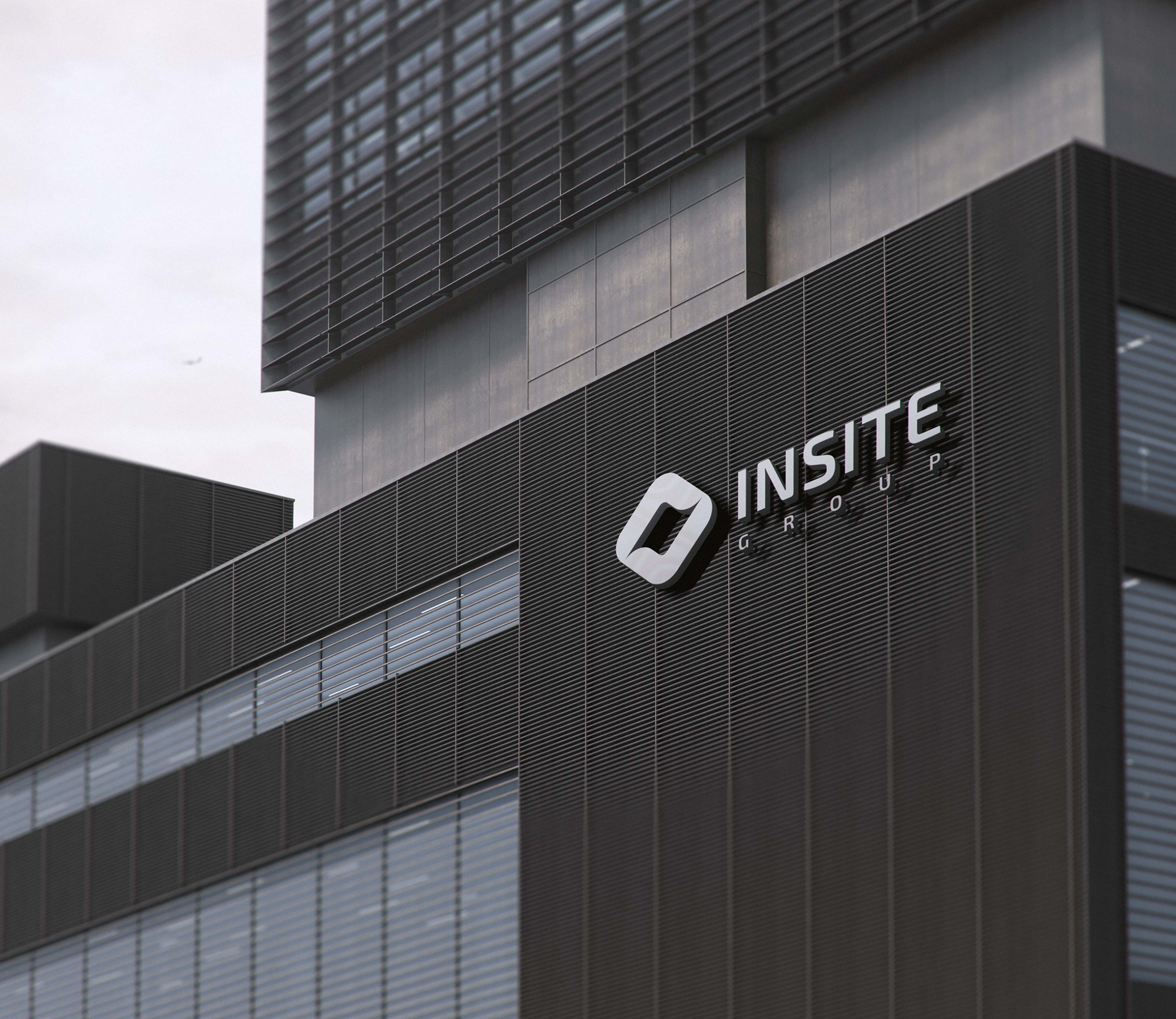 Вывеска INSITE GROUP на фасаде бизнес-центра